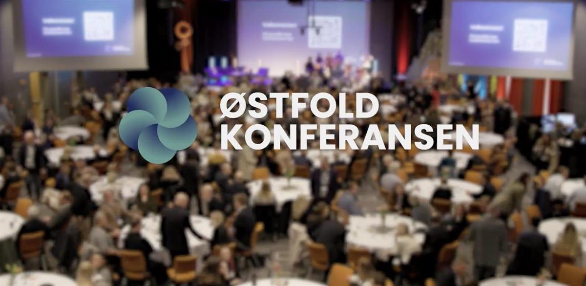 Sal med mange mennesker. Over ligger teksten Østfoldkonferansen - Klikk for stort bilde